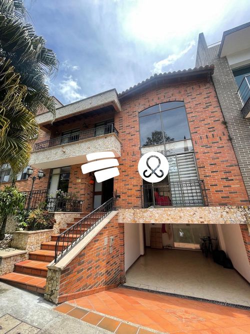 Casa de 5 alcobas en venta en Entreamigos, Sabaneta, 380 m² · foto 2 de 12