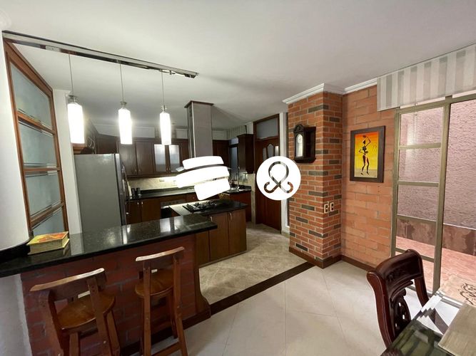Casa de 5 alcobas en venta en Entreamigos, Sabaneta, 380 m² · foto 4 de 12