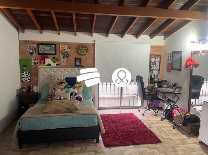 Casa de 5 alcobas en venta en Entreamigos, Sabaneta, 380 m² · foto 9 de 12