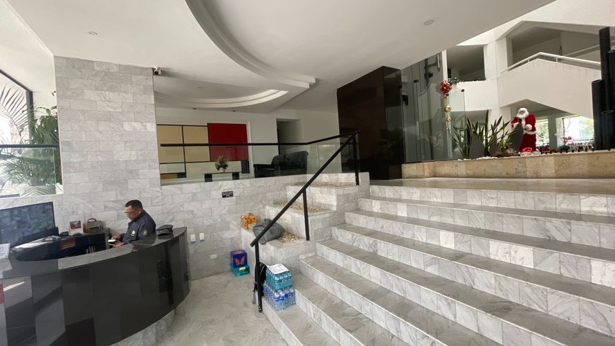 Apartamento en venta en Santa Barbara, Bogotá · foto 2 de 24