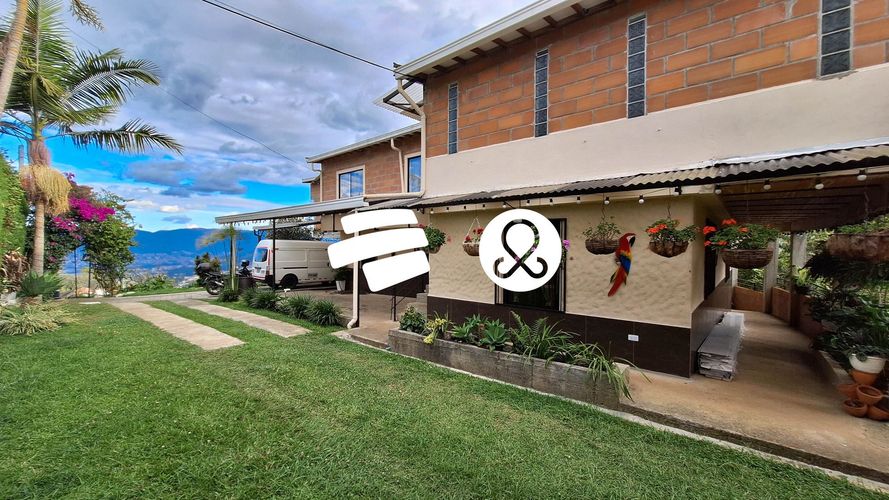Casa de 8 alcobas en venta en San Cristobal, Medellín, 1580 m² · foto 2 de 24