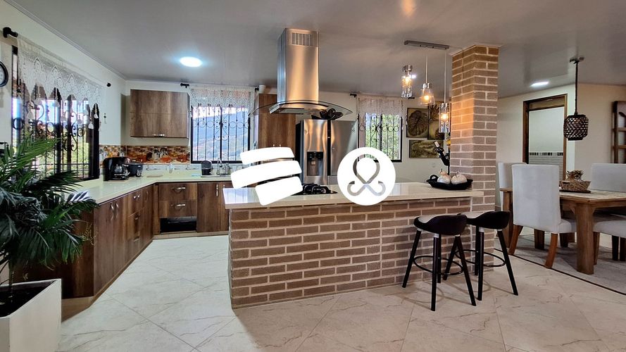 Casa de 8 alcobas en venta en San Cristobal, Medellín, 1580 m² · foto 23 de 24