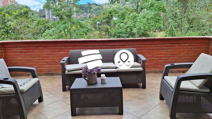 Casa de 4 alcobas en venta en Loma De La Doctora, Sabaneta, 410 m² · foto 2 de 24