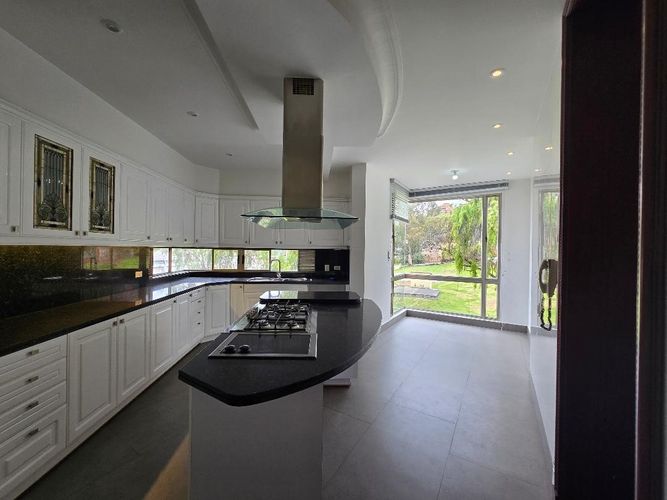 Apartamento de 3 alcobas en venta en Usaquen, Bogotá, 322 m² · foto 2 de 24