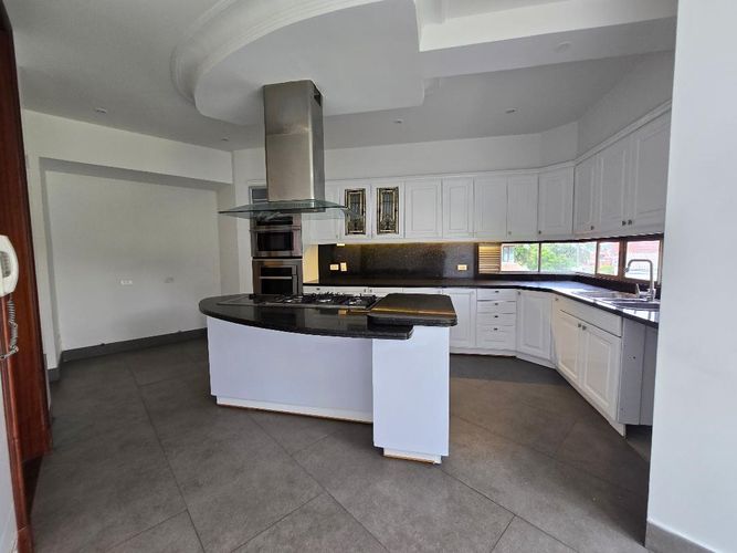 Apartamento de 3 alcobas en venta en Usaquen, Bogotá, 322 m² · foto 4 de 24