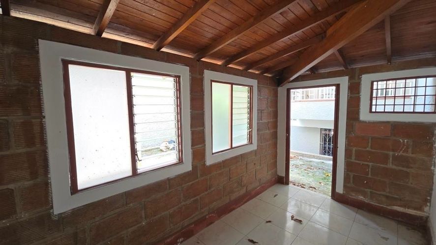 Casa de 5 alcobas en venta en Niquia, Bello, 270 m² · foto 5 de 24