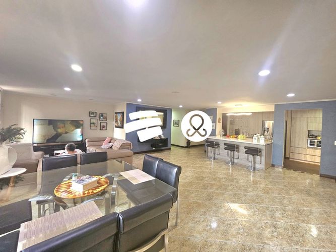 Apartamento de 4 alcobas en venta en Alejandría, Medellín, 223 m² · foto 2 de 24