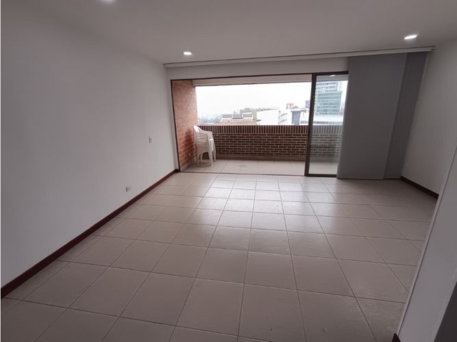 Apartamento de 2 alcobas en arriendo en Oviedo, Medellín, 104 m² · foto 3 de 13