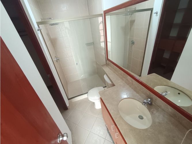 Apartamento de 2 alcobas en arriendo en Oviedo, Medellín, 104 m² · foto 5 de 13