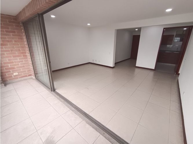 Apartamento de 2 alcobas en arriendo en Oviedo, Medellín, 104 m² · foto 6 de 13