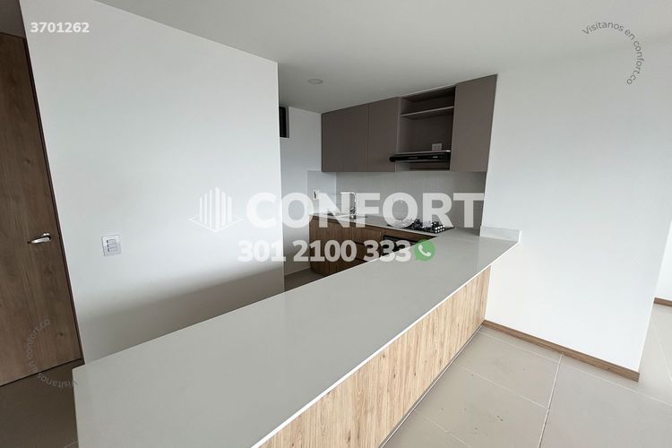 Apartamento de 3 alcobas en arriendo en Loma Del Escobero, Envigado, 93 m² · foto 3 de 24