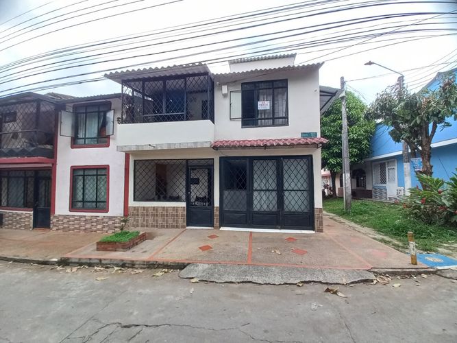 Casa de 6 alcobas en venta en Yerbabuena, Ibagué, 147 m² · foto 2 de 24