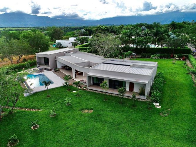 Casa de 4 alcobas en venta en Cn. Las Victorias, Ibagué, 570 m² · foto 2 de 24