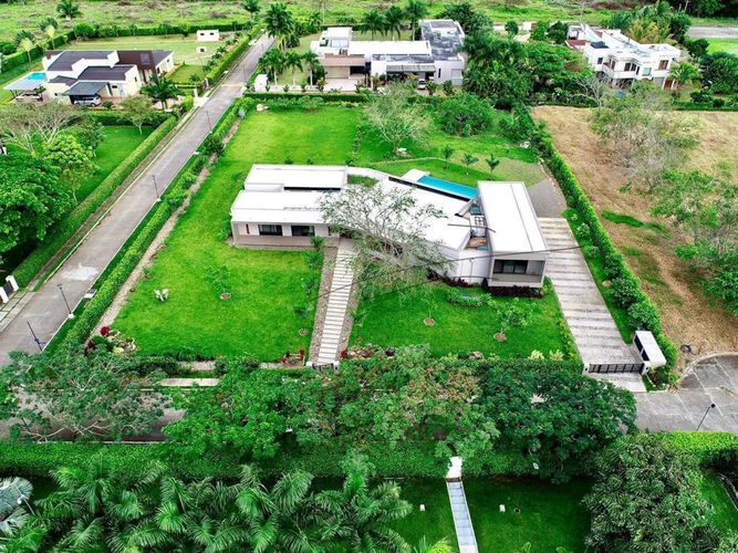 Casa de 4 alcobas en venta en Cn. Las Victorias, Ibagué, 570 m² · foto 3 de 24