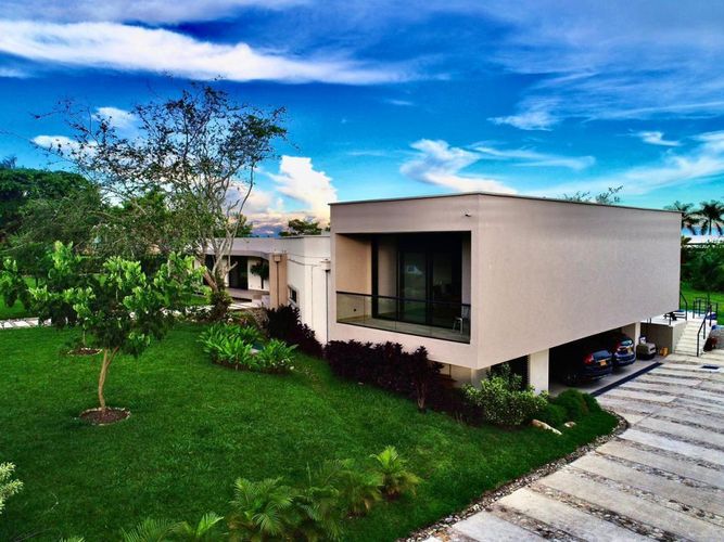 Casa de 4 alcobas en venta en Cn. Las Victorias, Ibagué, 570 m² · foto 4 de 24