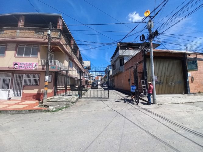 Casa de 7 alcobas en venta en Villa Cristales, Ibagué, 142 m² · foto 2 de 21