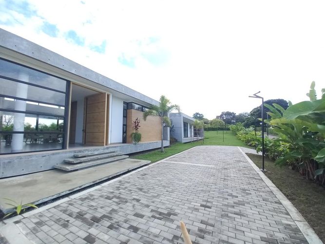 Casa de 6 alcobas en venta en Martinica Parte Alta, Ibagué, 1590 m² · foto 2 de 24