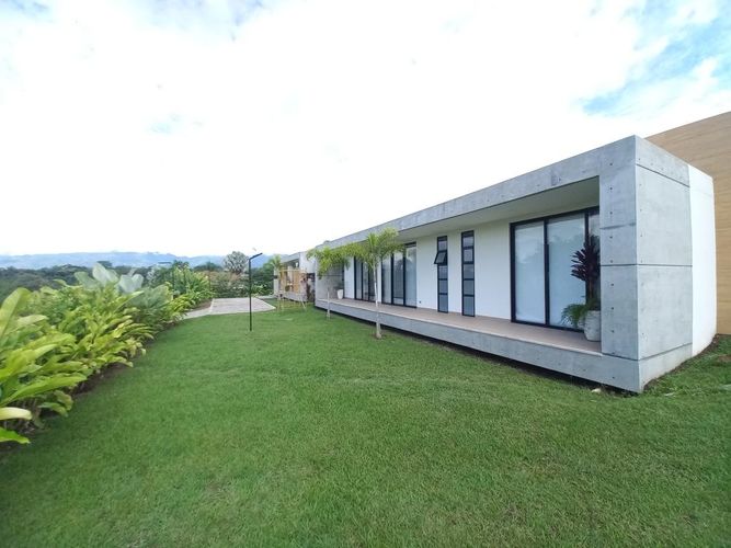 Casa de 6 alcobas en venta en Martinica Parte Alta, Ibagué, 1590 m² · foto 3 de 24