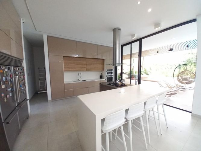 Casa de 6 alcobas en venta en Martinica Parte Alta, Ibagué, 1590 m² · foto 6 de 24