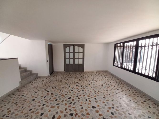 Casa de 6 alcobas en venta en Santa Helena, Ibagué, 197 m² · foto 3 de 24