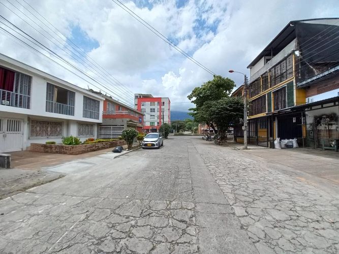 Casa de 14 alcobas en venta en Castellana, Ibagué, 292 m² · foto 3 de 12