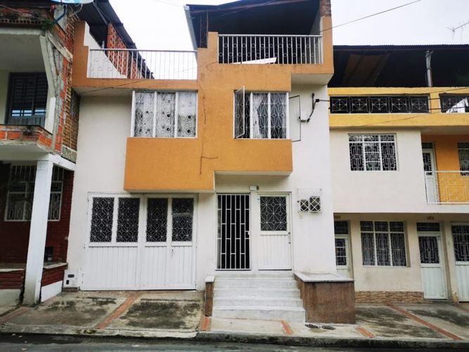 Casa de 9 alcobas en venta en Naciones Unidas, Ibagué, 307 m² · foto 3 de 22