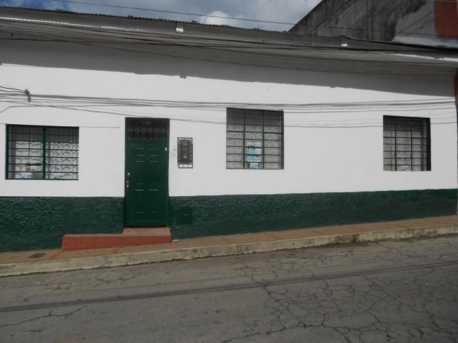 Casa de 6 alcobas en venta en La Pola, Ibagué, 728 m² · foto 2 de 24