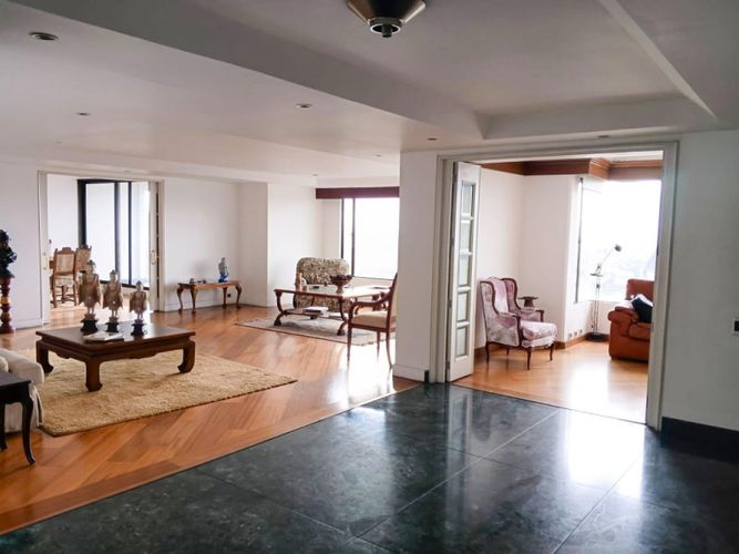 Apartamento de 4 alcobas en arriendo en Chicó Alto, Bogotá, 350 m² · foto 2 de 13