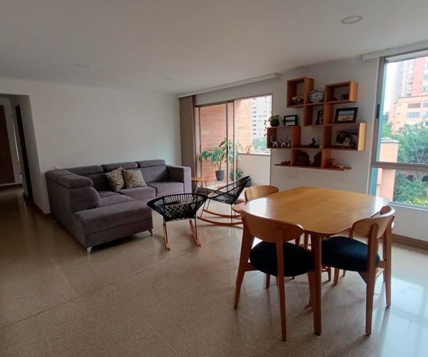 Apartamento de 3 alcobas en venta en El Poblado, Medellín, 125 m² · foto 2 de 10