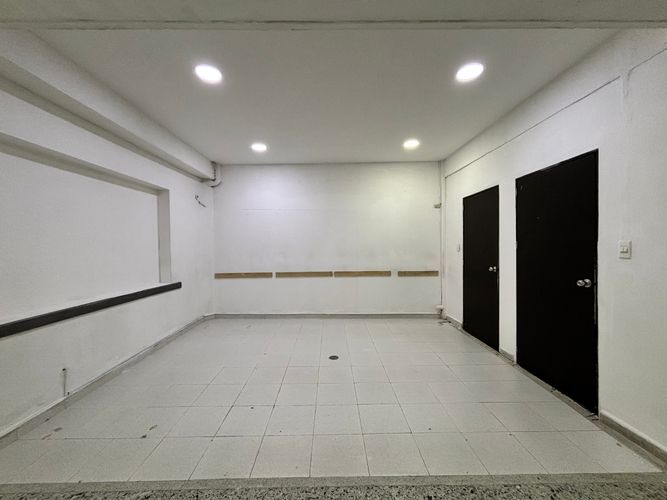 Casa de 14 alcobas en arriendo en Boston, Medellín, 250 m² · foto 2 de 13
