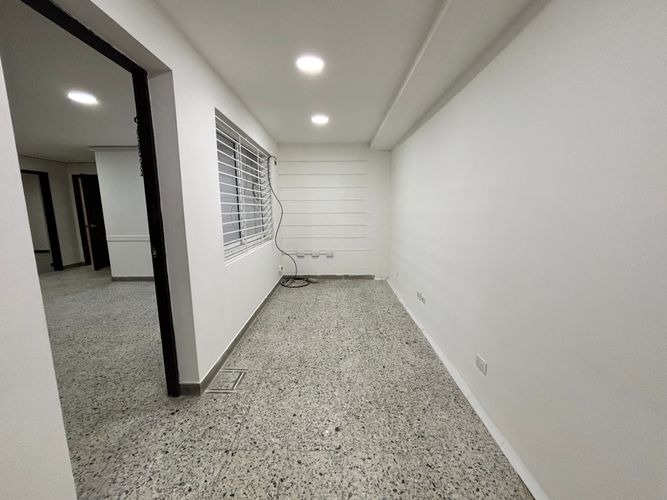 Casa de 14 alcobas en arriendo en Boston, Medellín, 250 m² · foto 3 de 13