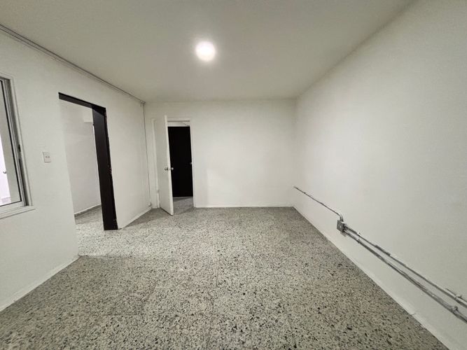 Casa de 14 alcobas en arriendo en Boston, Medellín, 250 m² · foto 5 de 13