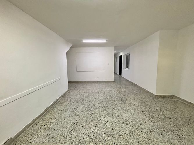 Casa de 14 alcobas en arriendo en Boston, Medellín, 250 m² · foto 6 de 13