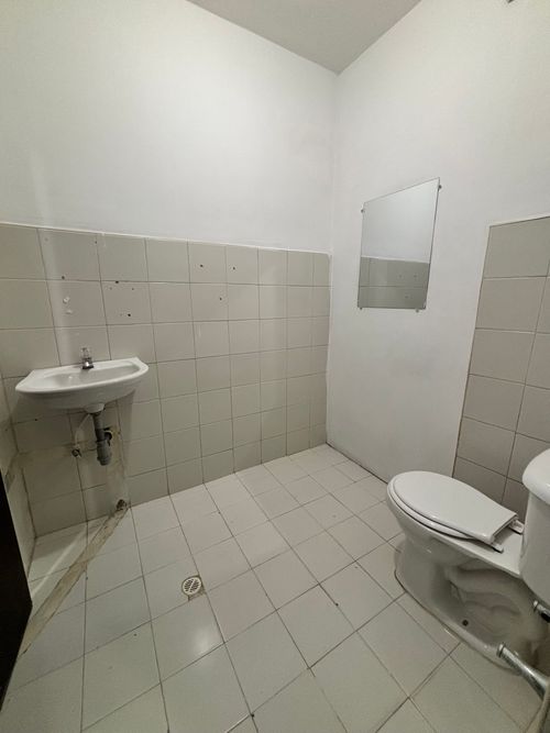 Casa de 14 alcobas en arriendo en Boston, Medellín, 250 m² · foto 12 de 13