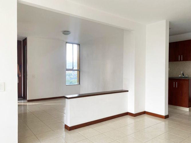 Apartamento de 2 alcobas en arriendo en El Poblado, Medellín, 86 m² · foto 4 de 13