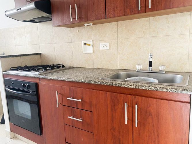 Apartamento de 2 alcobas en arriendo en El Poblado, Medellín, 86 m² · foto 5 de 13