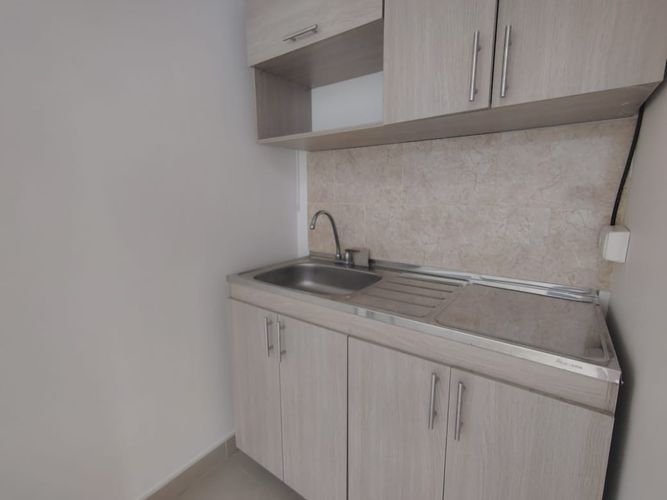 Oficina en arriendo en Patio Bonito, Medellín, 55 m² · foto 3 de 9