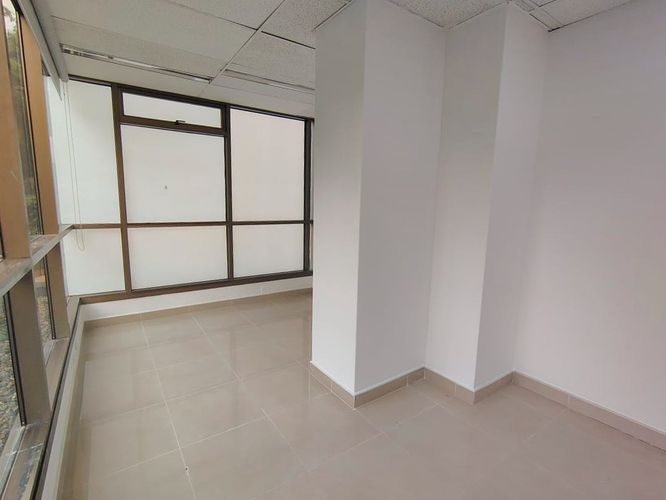Oficina en arriendo en Patio Bonito, Medellín, 55 m² · foto 7 de 9