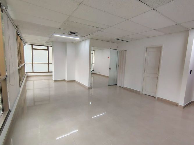 Oficina en arriendo en Patio Bonito, Medellín, 55 m² · foto 8 de 9