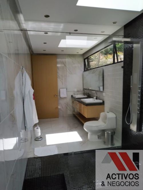 Casa de 4 alcobas en venta en Las Palmas, Envigado · foto 11 de 19
