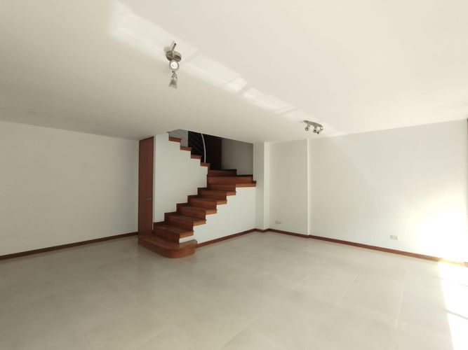 Apartamento de 3 alcobas en arriendo en El Diamante No. 2, Medellín, 120 m² · foto 2 de 20