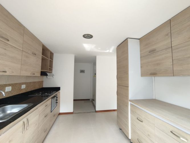 Apartamento de 3 alcobas en arriendo en El Diamante No. 2, Medellín, 120 m² · foto 7 de 20