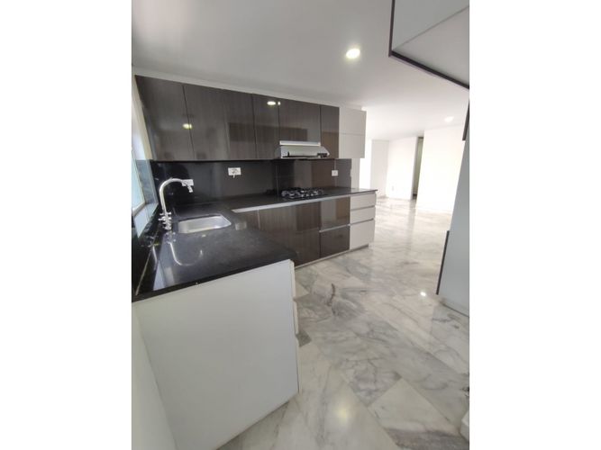 Apartamento en arriendo en Conquistadores, Medellín, 100 m² · foto 3 de 21