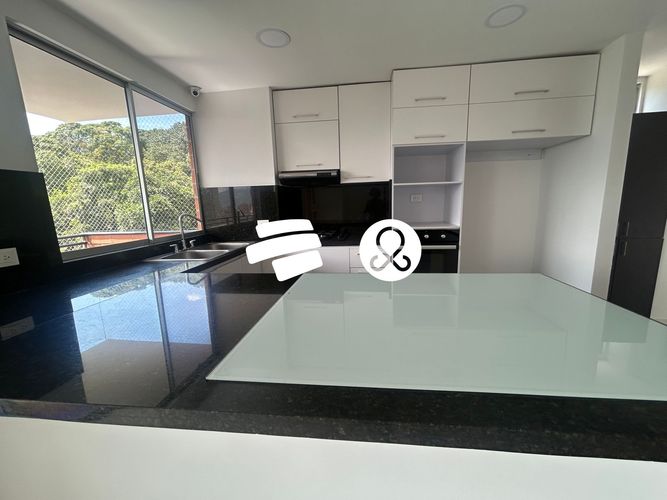 Apartamento de 3 alcobas en venta en El Poblado, Medellín, 150 m² · foto 4 de 15