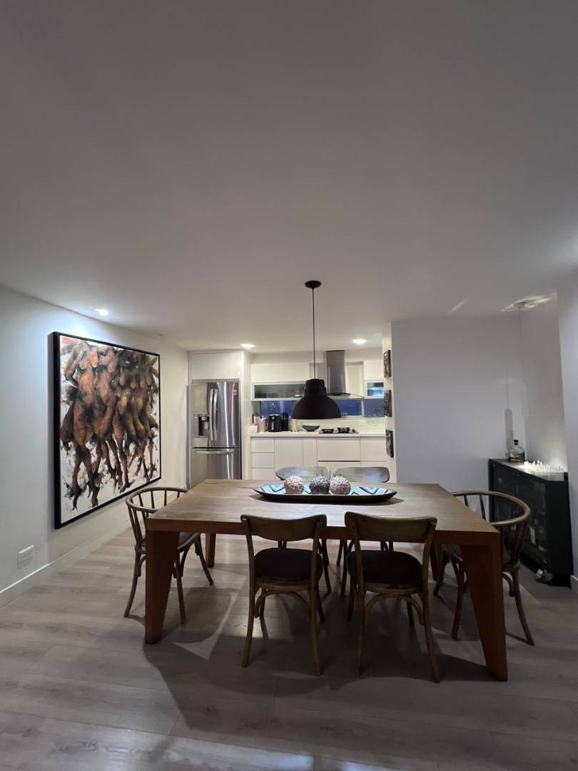 Apartamento en venta en Altos Del Poblado, Medellín · foto 2 de 24