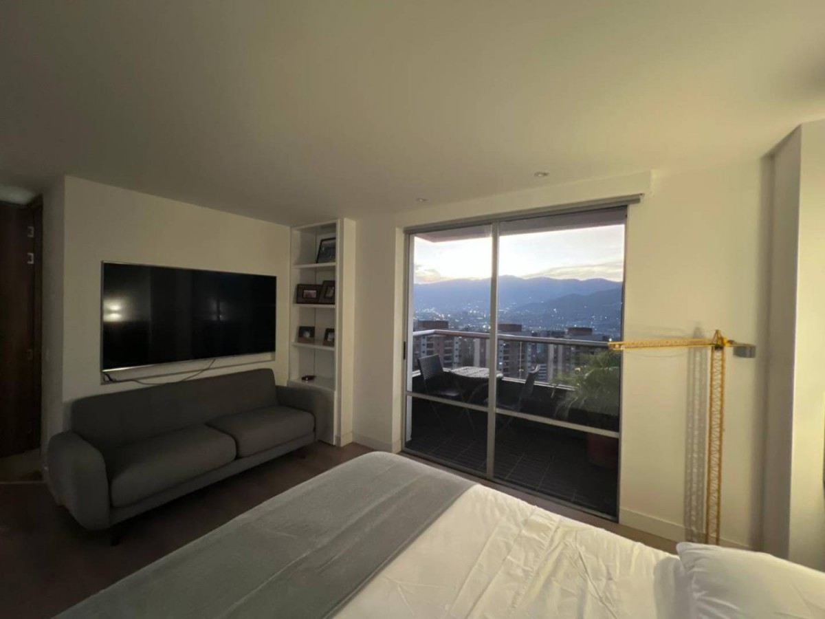 Apartamento en venta en Altos Del Poblado, Medellín · foto 6 de 24