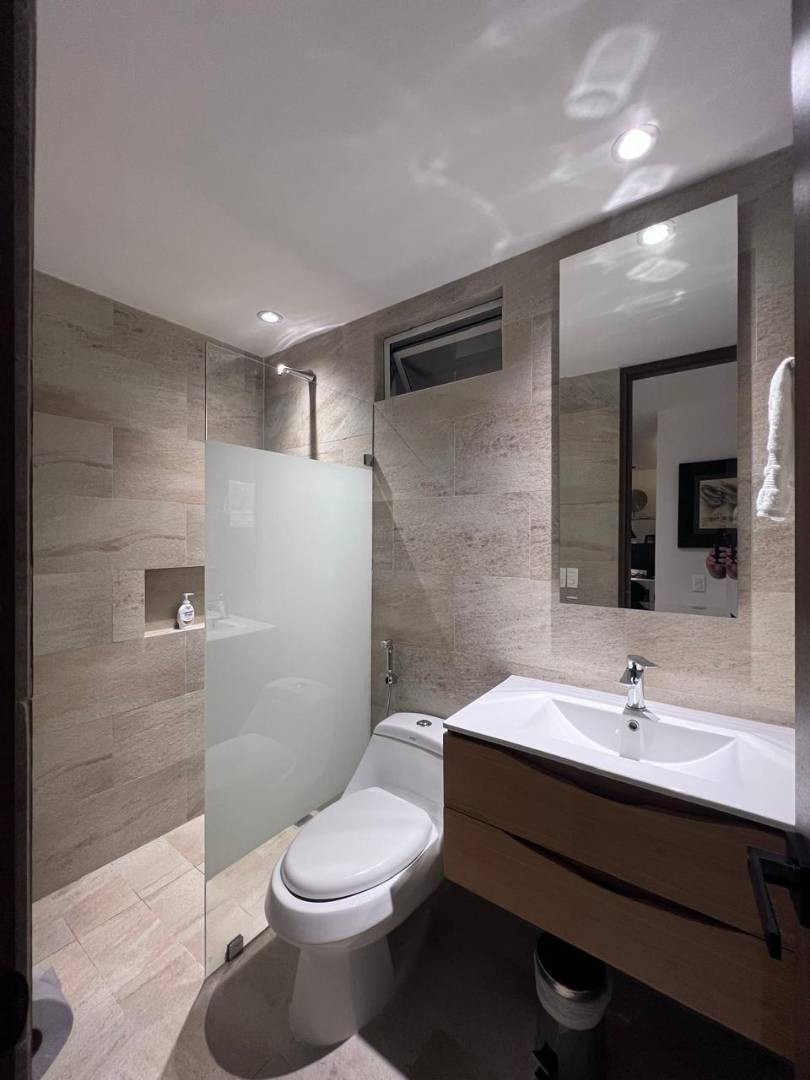 Apartamento en venta en Altos Del Poblado, Medellín · foto 13 de 24