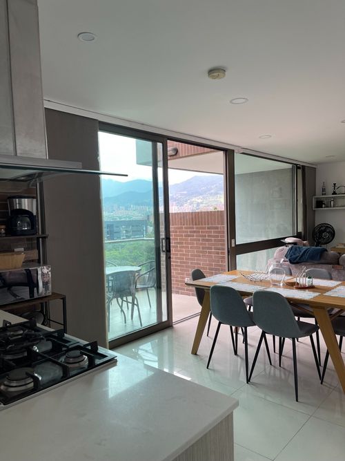 Apartamento de 3 alcobas en venta en La Aguacatala, Medellín, 110 m² · foto 2 de 16