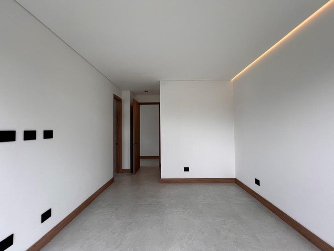 Casa de 4 alcobas en venta en Llano Grande, Rionegro, 510 m² · foto 8 de 19