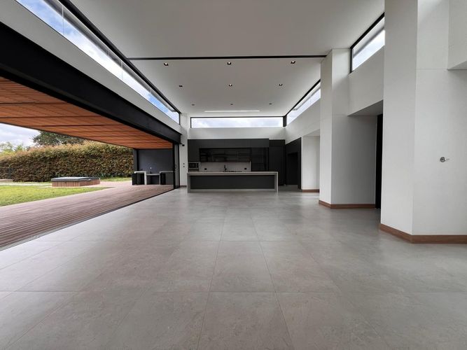 Casa de 4 alcobas en venta en Llano Grande, Rionegro, 510 m² · foto 2 de 19